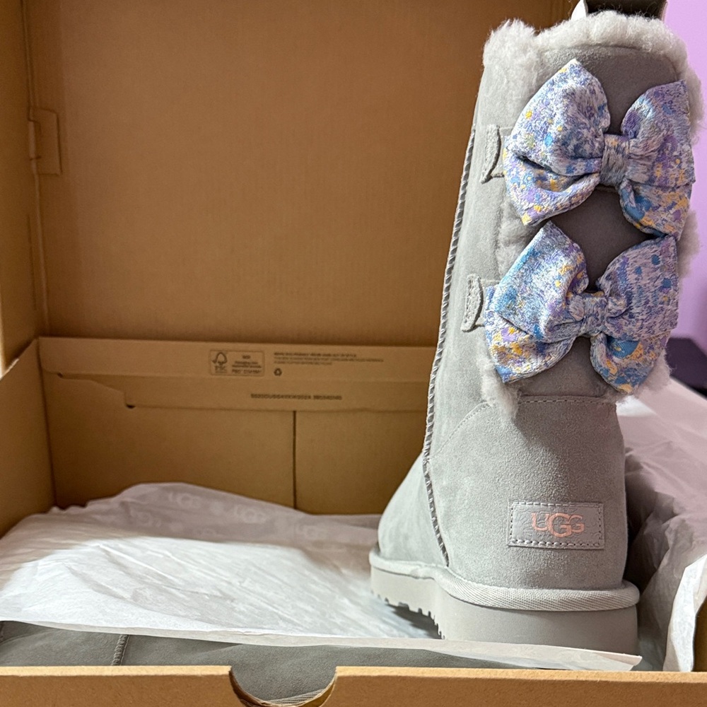 NIB/NWT UGG Bailey Bow Abstract Splatter Boots Sz 11
